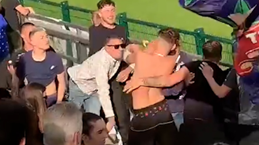 botte tra il pubblico durante una partita