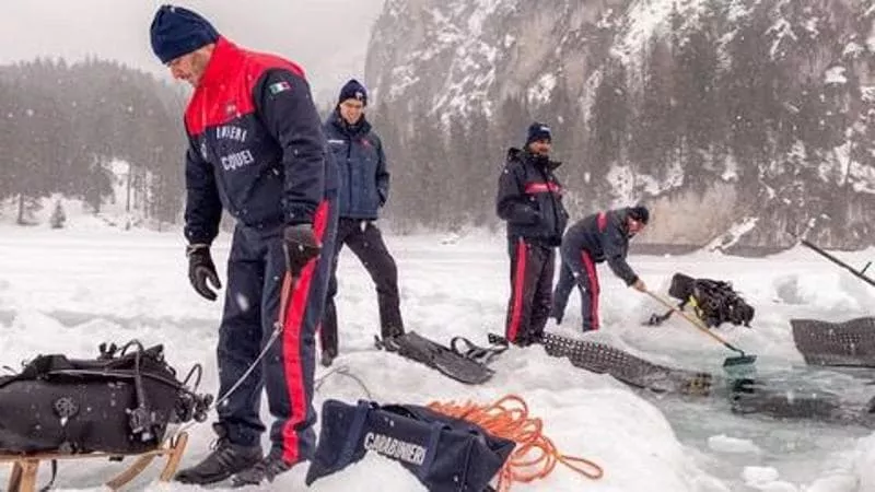 Donna di 32 anni cade nel lago ghiacciato e muore