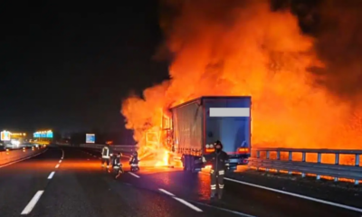 Tir prende fuoco: autista ferito e traffico paralizzato per ore