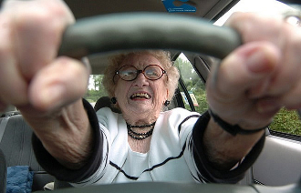 Automobilista di 86 anni coinvolta in un incidente