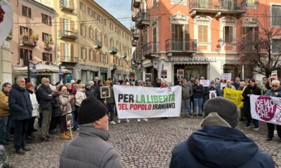 Piazza Santa Marta gremita per il popolo iraniano - FOTO