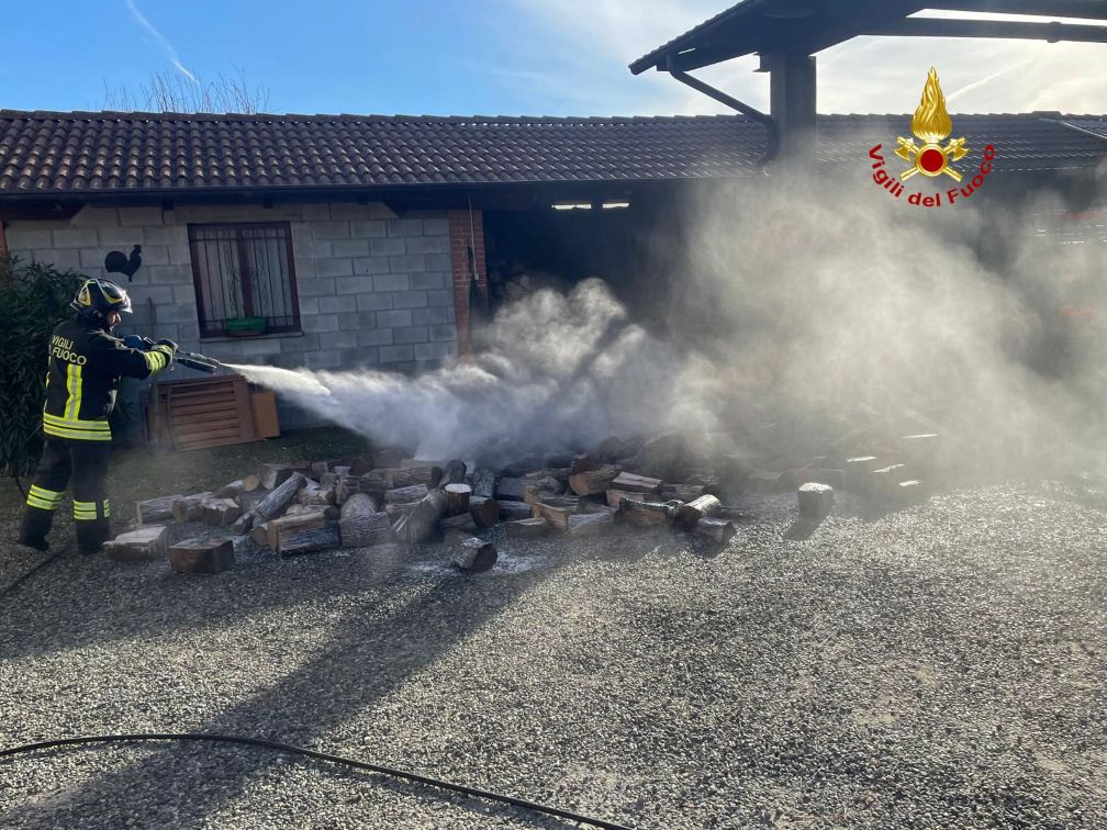 legnaia in fiamme