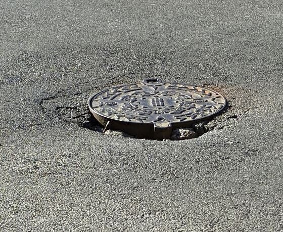 Tombino pericoloso in via Torino