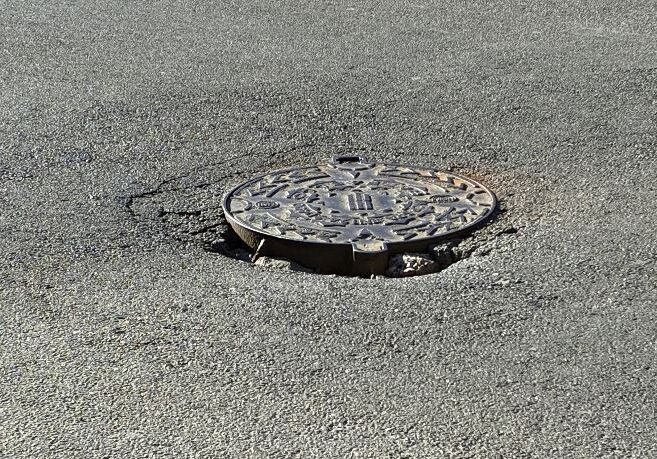 Tombino pericoloso in via Torino