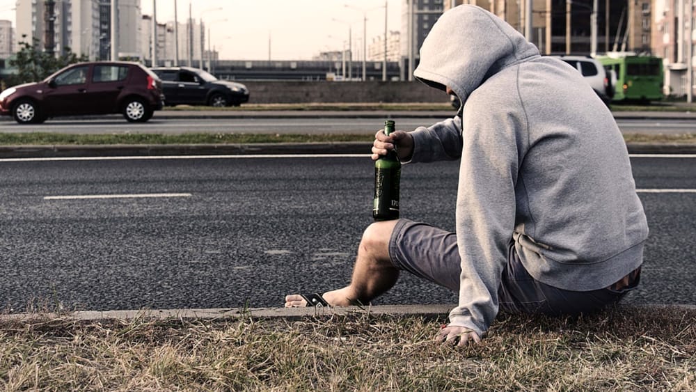 ubriaco fa ammattire cittadini e carabinieri