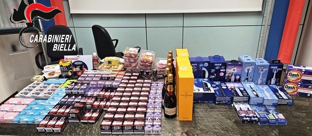 Tre rumeni a Biella con l'auto piena di merce rubata