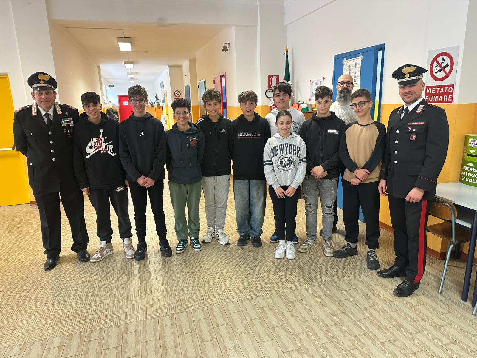 I carabinieri incontrano gli studenti di Pettinengo