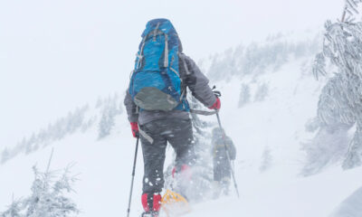 Trekking in montagna (© Depositphotos)