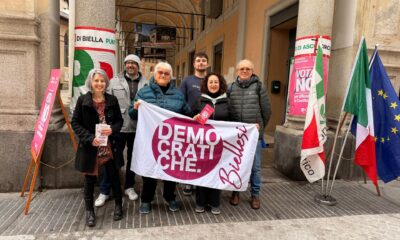 Volantinaggio del Pd in via Italia per dire No al referendum