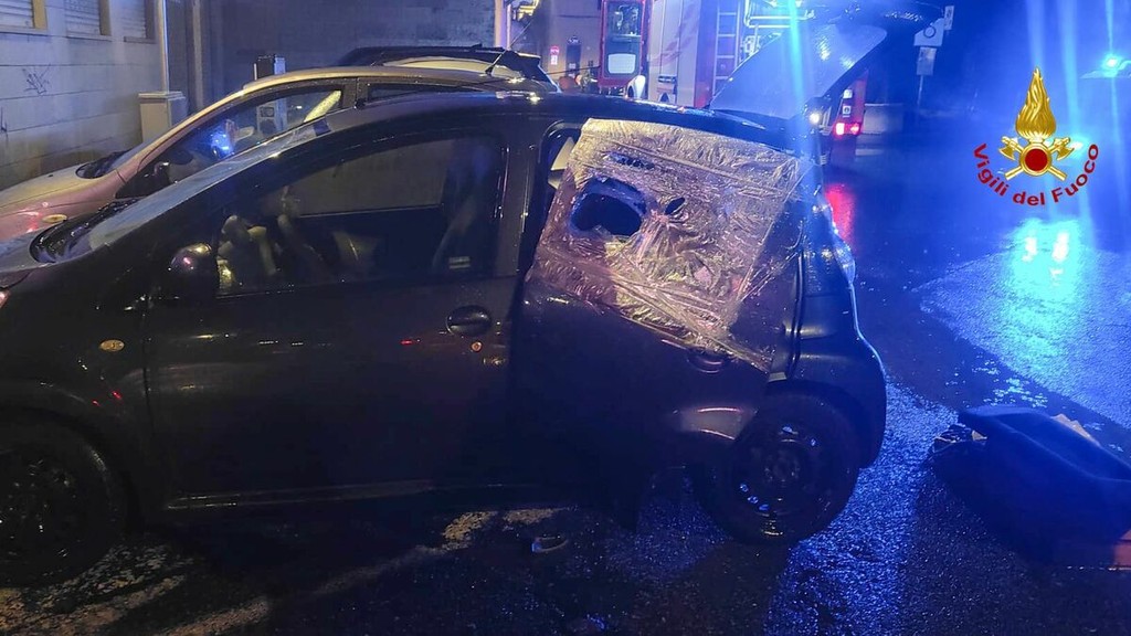 Sei auto bruciate in un mese, l’ultimo caso in via Marconi
