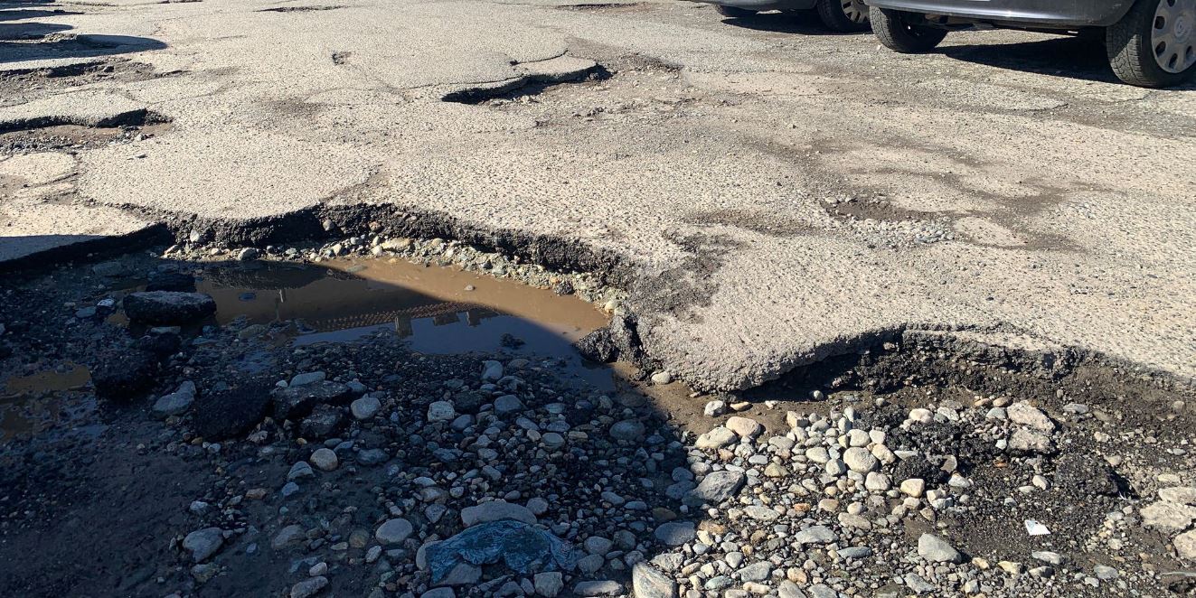 Il posteggio orribile ma intoccabile “dei marocchini”