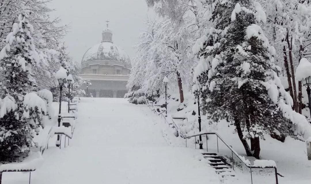 Caduti ben 30 centimetri di neve oggi a Oropa
