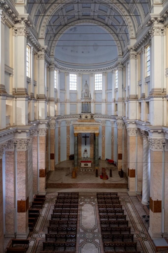 Interno del Santuario di Boca