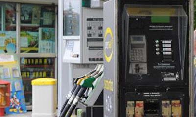 spruzza gasolio addosso a un uomo