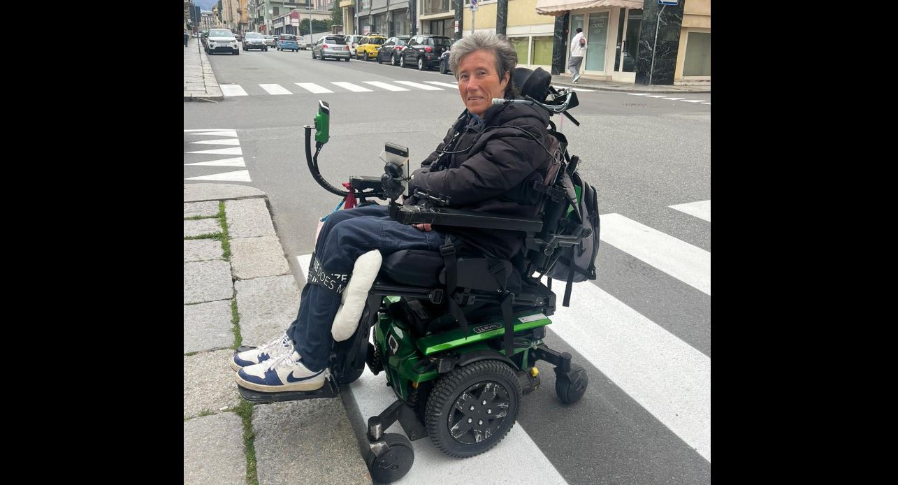 In carrozzina alla scoperta di una Biella “vietata”