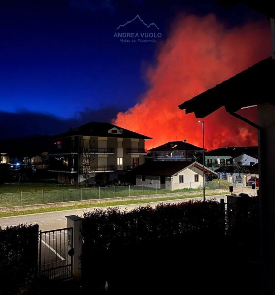 fiamme sospinte dal vento