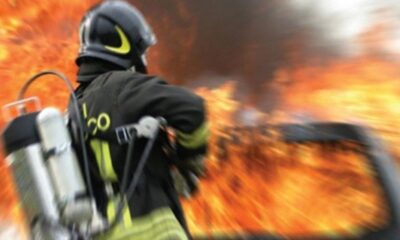 auto in fiamme