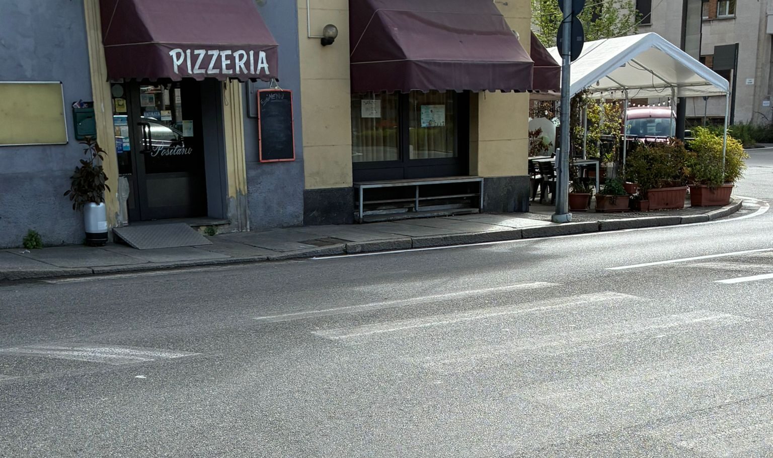 "Strisce dimenticate in via Torino proprio nell’incrocio più pericoloso"
