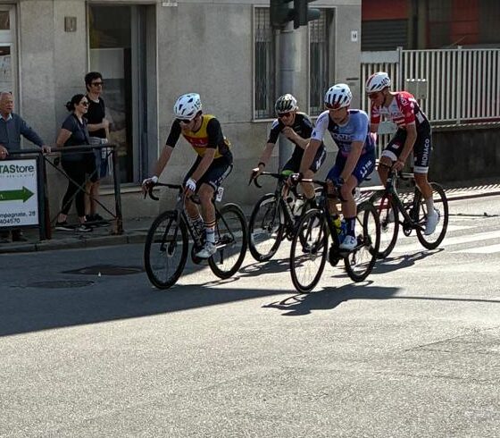 Giro della Provincia, il passaggio dei ciclisti a Biella - FOTO e VIDEO