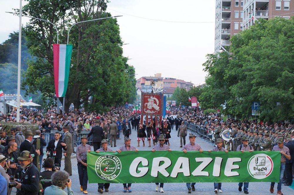 adunata degli alpini a genova