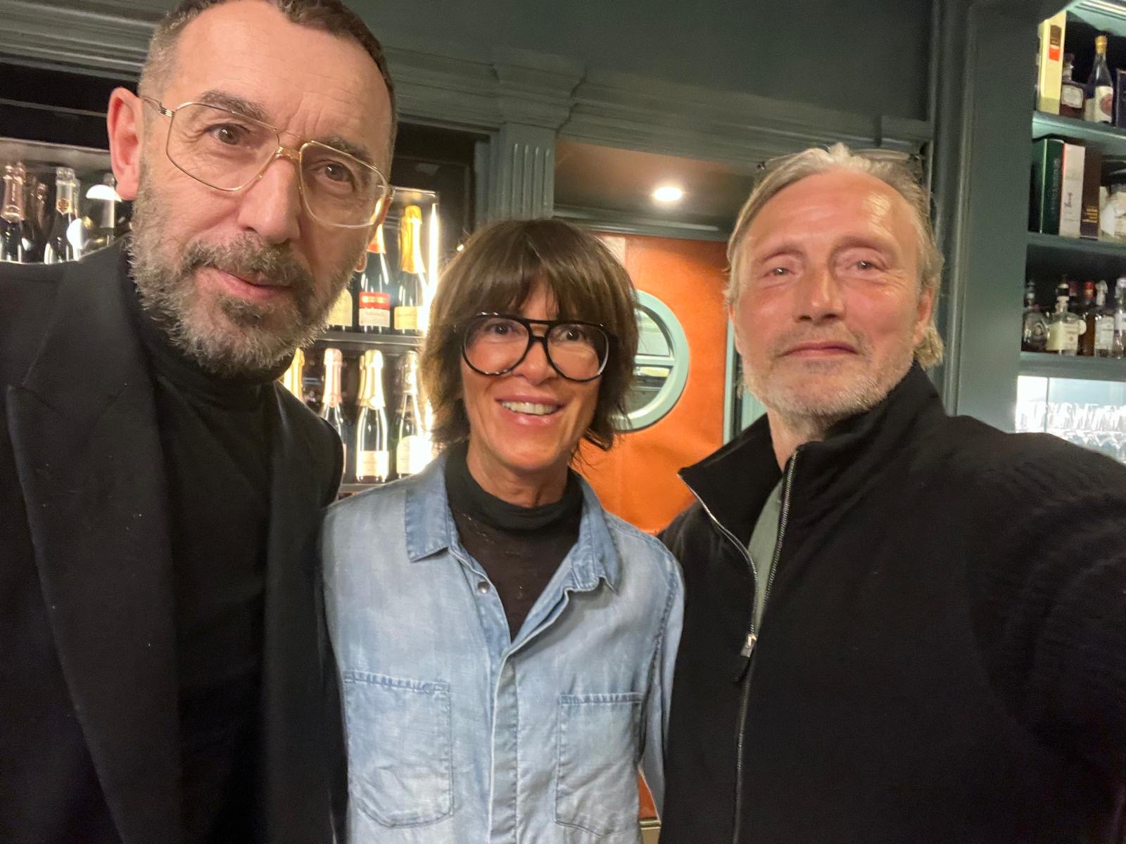 L'attore Mads Mikkelsen a cena da Matteo