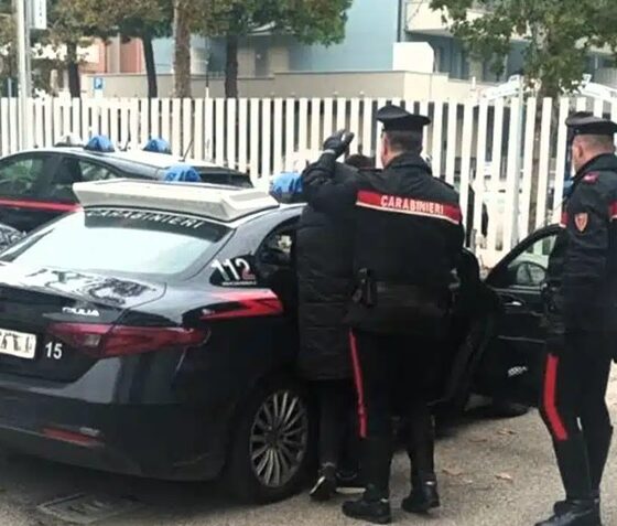 pistola vicina arrestato