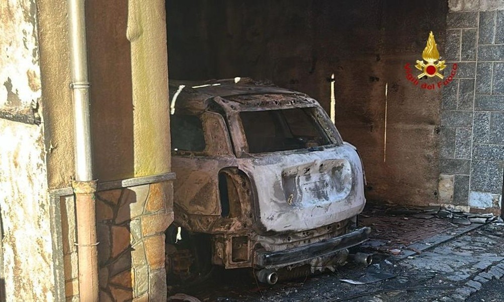 incendiò l'auto del vicino
