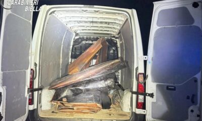 arrestati mentre rubavano sui tetti dei cimitero