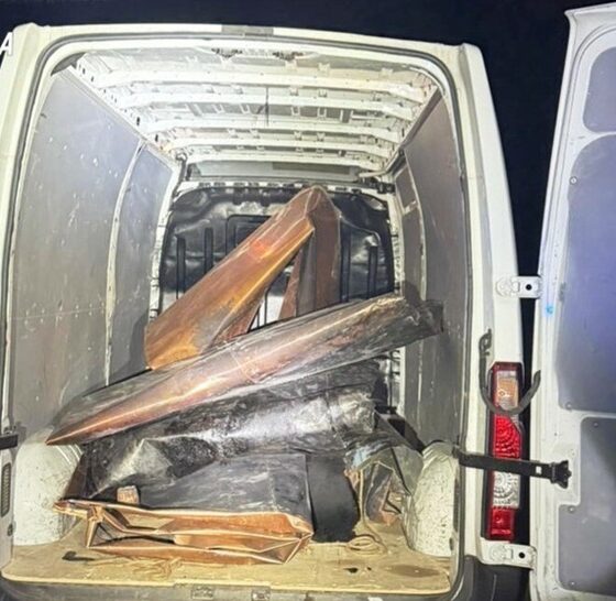 arrestati mentre rubavano sui tetti dei cimitero