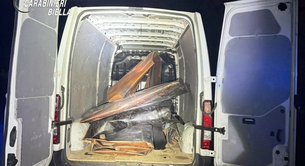 arrestati mentre rubavano sui tetti dei cimitero