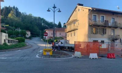 Auto finisce in una buca: strada chiusa per cedimento