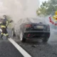Auto in fiamme sull'autostrada - FOTOGALLERY