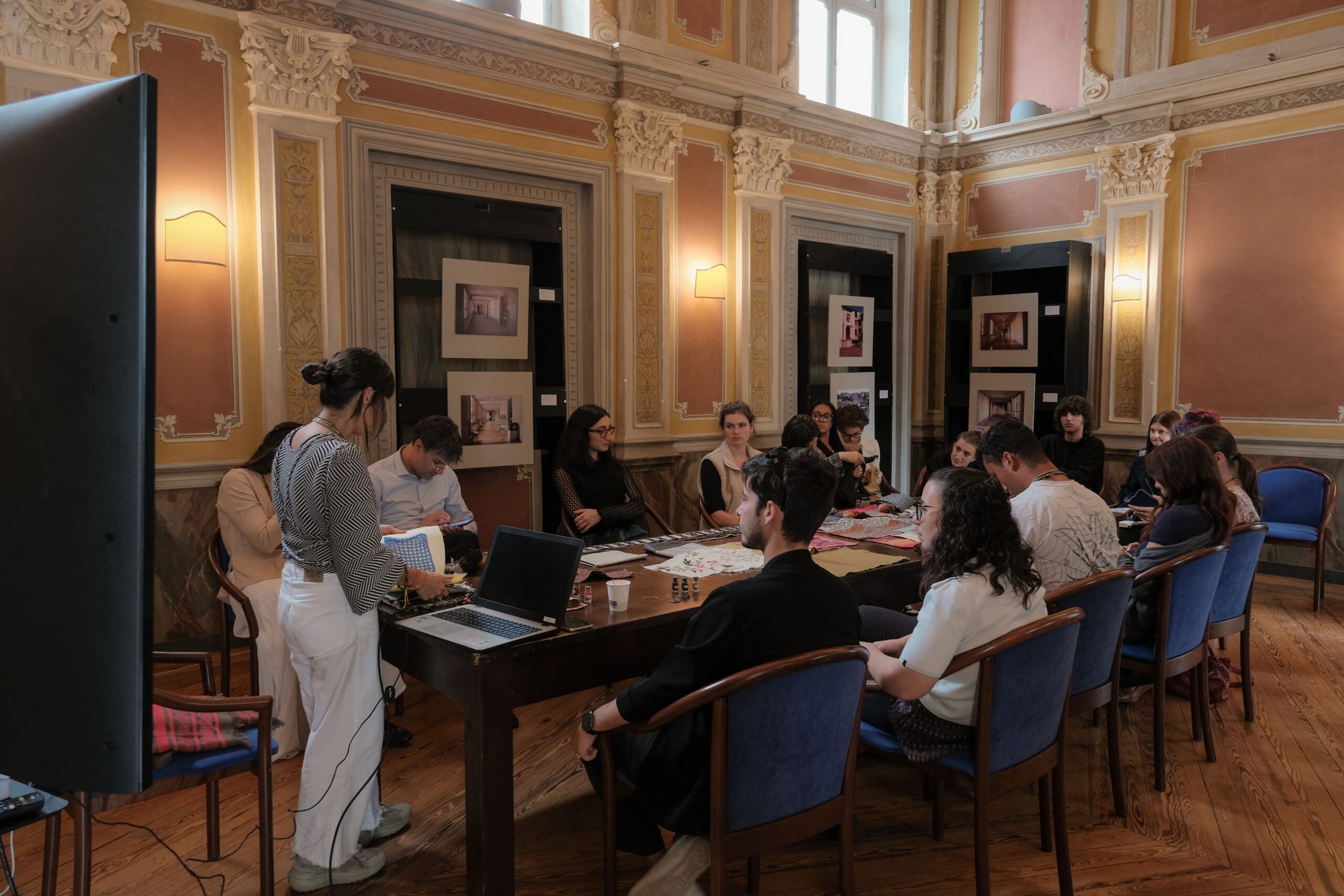 Accademia Unidee - Studenti a lezione
