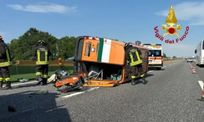 Schianto tra furgone e camion sull'A4, due feriti