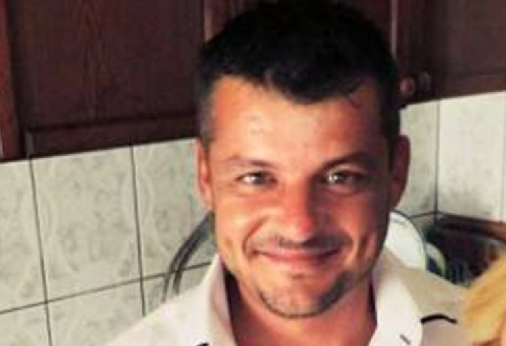 padre muore a 48 anni