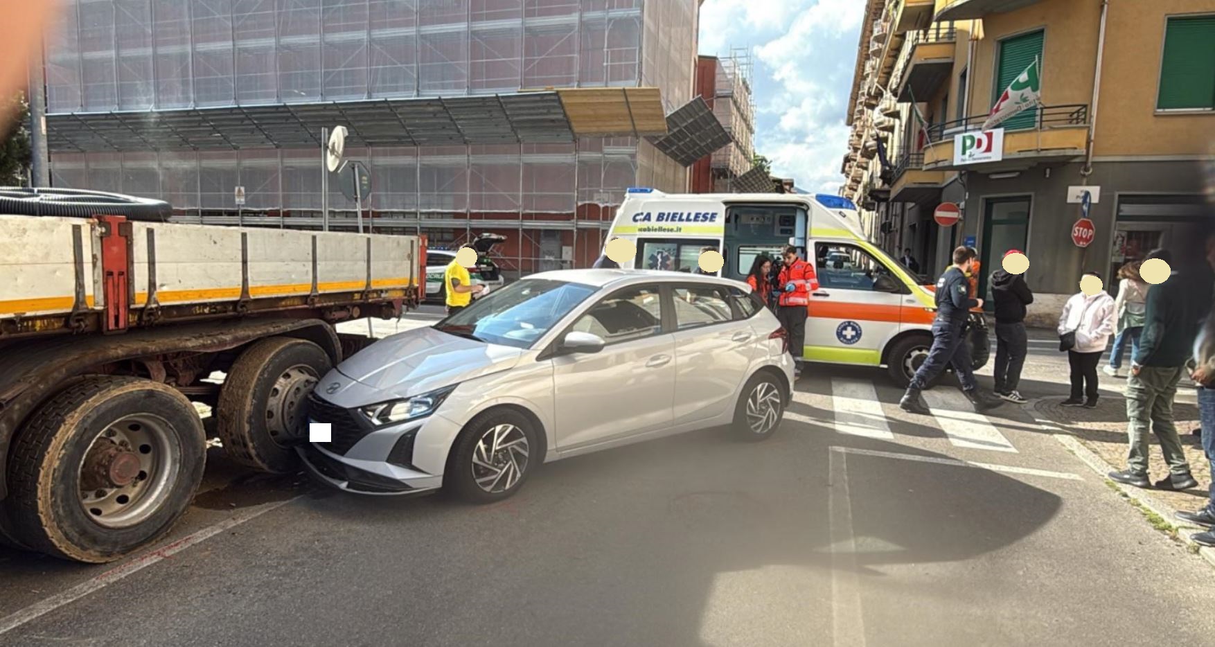 Scontro all’incrocio tra via Piave e via Trieste: coinvolti anche due bambini