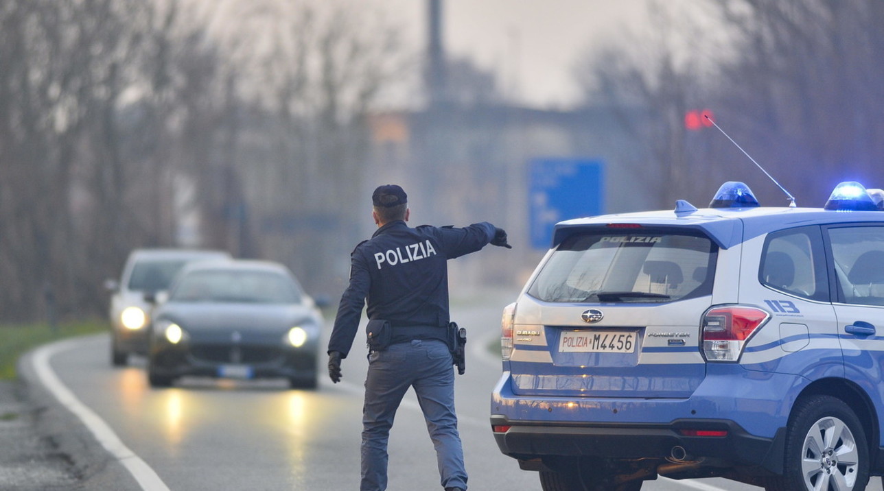 uomo morto sul camion rubato