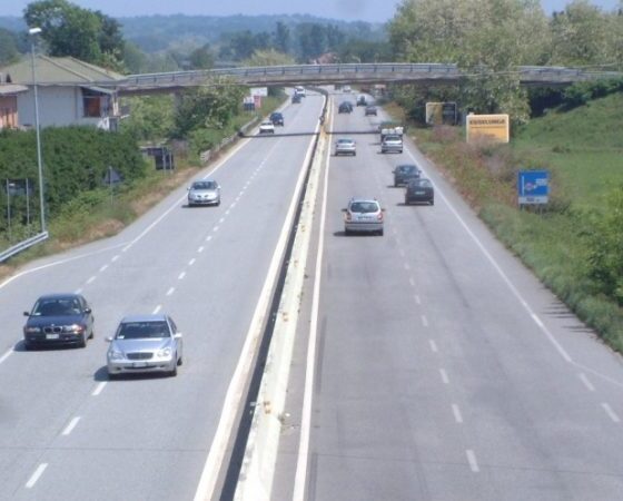 auto contromano in superstrada
