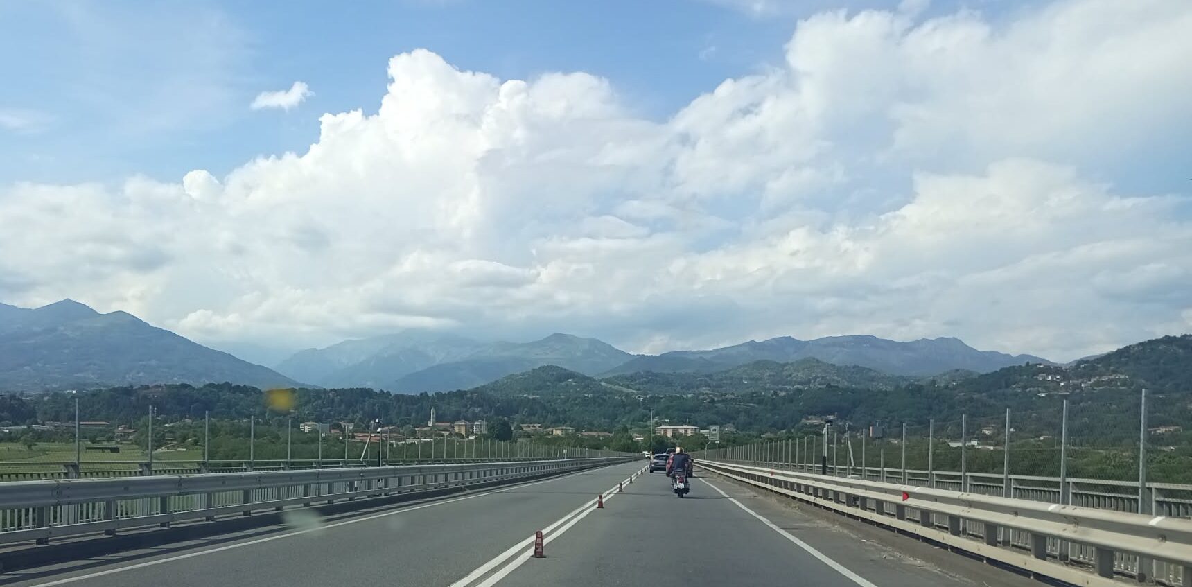 Si attende la conferma della riapertura al traffico nelle prossime ore».