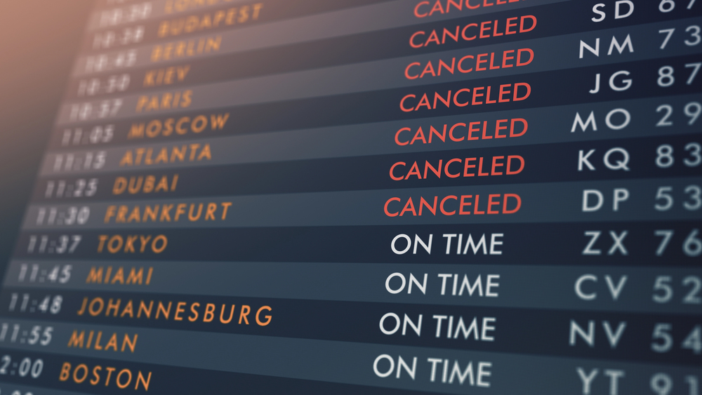 Tabellone con voli cancellati