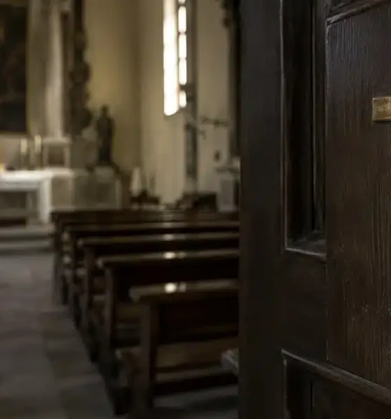 Ladri scatenati in chiesa, rubati crocifisso e gioielli