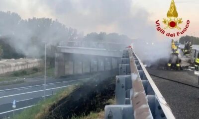 auto in fiamme