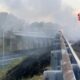 auto in fiamme