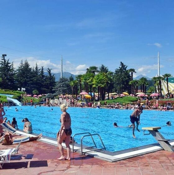 incidente sullo scivolo della piscina