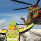 alpinista cade in parete