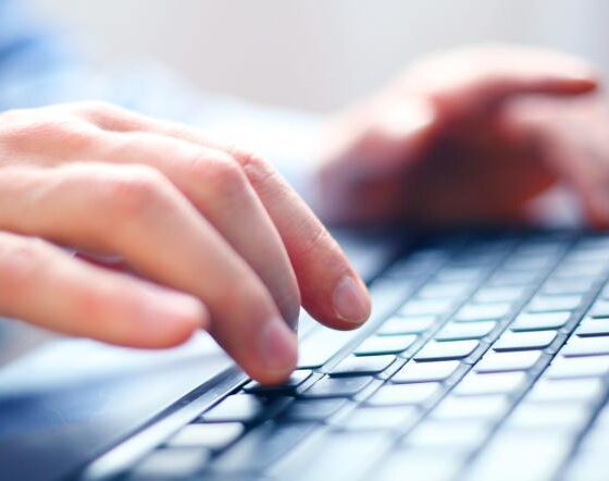 ragazze spogliate con l'intelligenza artificiale