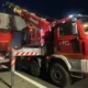 Tir si schianta in autostrada e sfonda la segnaletica