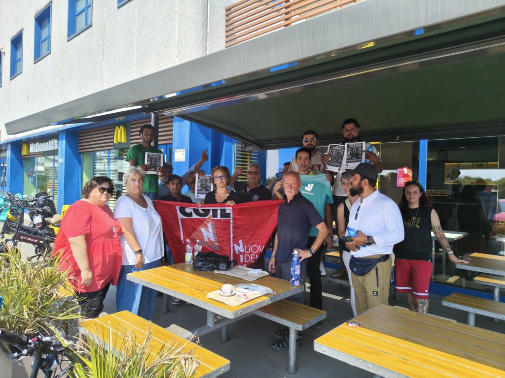 Rider in sciopero, respinte circa 600 consegne in pausa pranzo (FOTO)