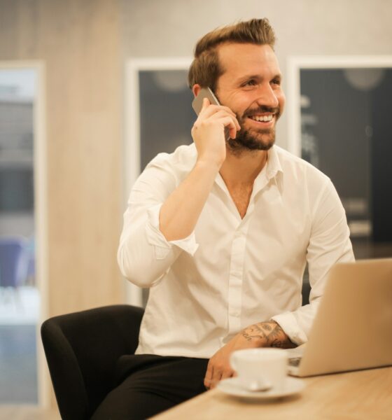Uomo al telefono