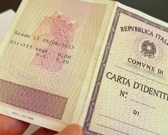 Ultimi giorni per andare all'estero con la vecchia carta d'identità